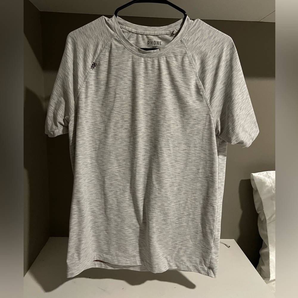 Rhone reign short sleeve workout shirt